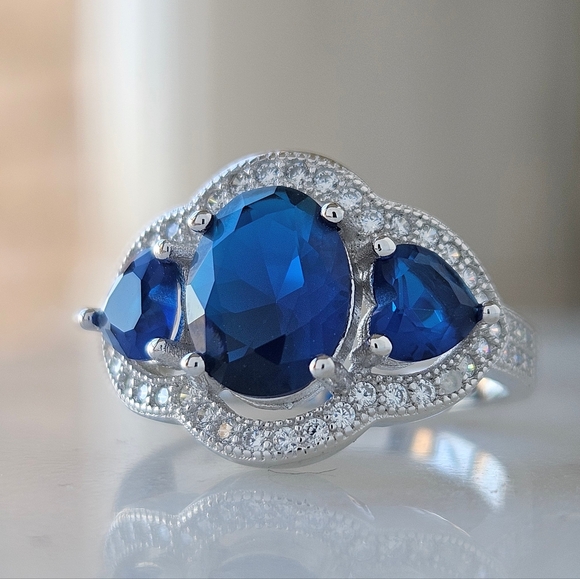 Royal Blue Sapphire Gemstone ring, 925 Sterling Silver Charmed Aroma - Picture 5 of 7